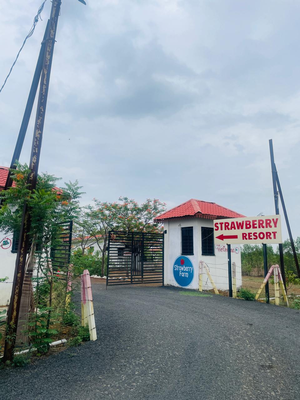 Strawberry Resort Entrance